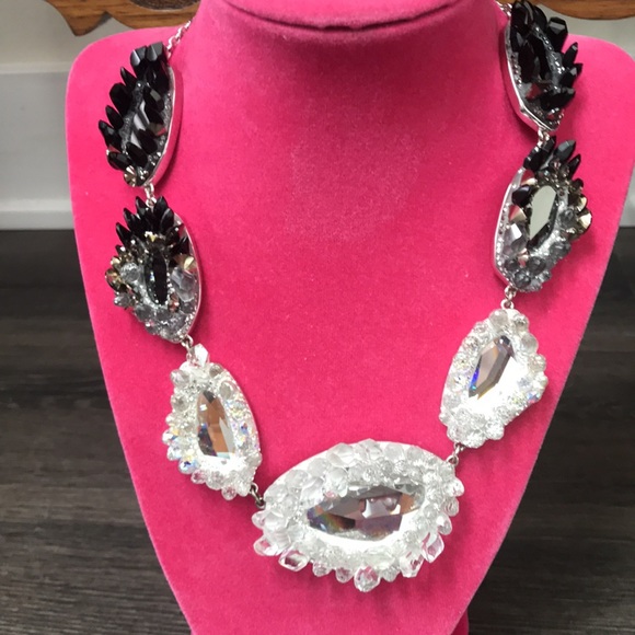Gorgeous Authentic Swarovski black Collar Necklace - Picture 4 of 16